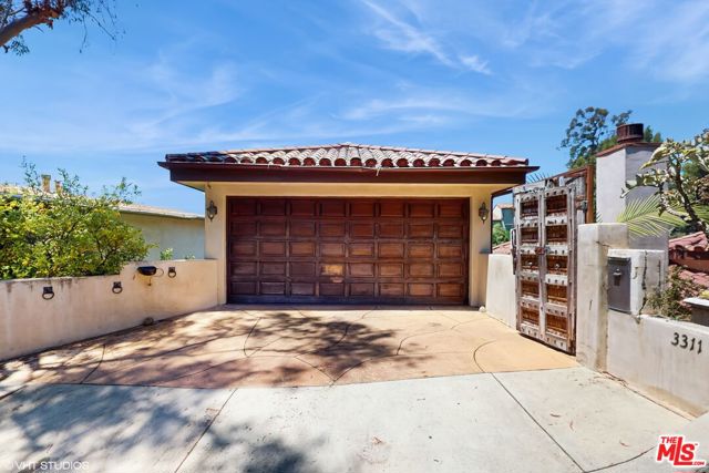 3311 Deronda Drive, Los Angeles CA: https://media.crmls.org/mediaz/857ac9ff-675e-4fb6-a3f2-99f9582015e5.jpg