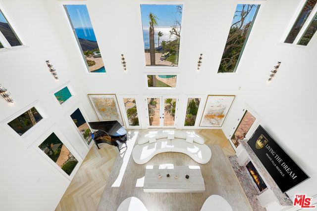 10502 Yellow Hill Road, Malibu CA: https://media.crmls.org/mediaz/857ae645-4f8d-4d45-a562-32ced2cd8514.jpg