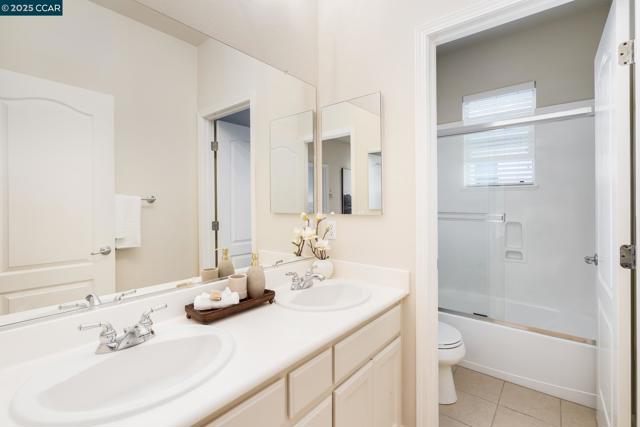 2258 S Donovan Way, San Ramon CA: https://media.crmls.org/mediaz/857aeff7-79f4-412e-b544-534644badcb4.jpg