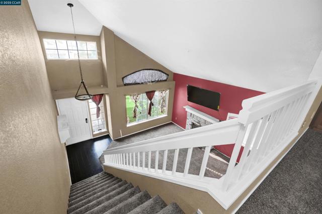 1974 Paradise Valley Ct, Tracy CA: https://media.crmls.org/mediaz/857b1e49-f4fe-4d4a-9605-fddb7d93c85a.jpg