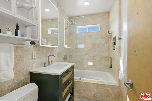 837 Westmount Drive, West Hollywood CA: https://media.crmls.org/mediaz/857b6334-14c1-4802-8e7d-59fb44282e19.jpg