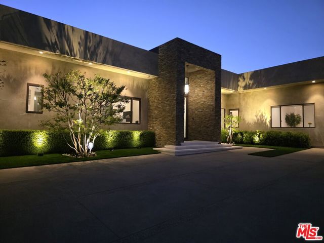 Photo of 16167 Royal Oak Road, Encino, CA 91436