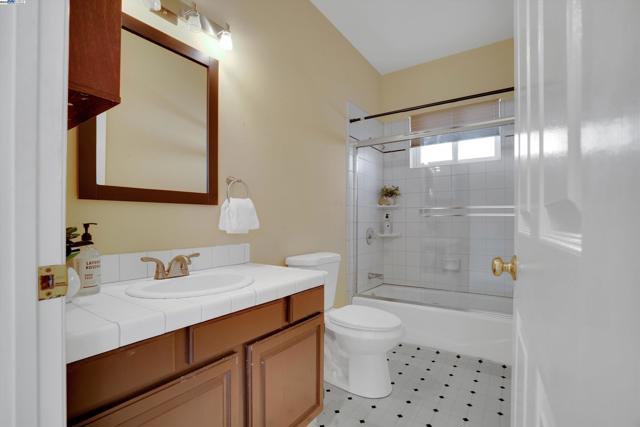 Image 37 of 52 For 7001 Elverton Dr
