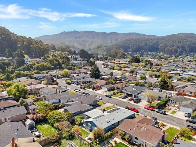 847 Arguello Boulevard, Pacifica CA: https://media.crmls.org/mediaz/857c05d6-8e54-4ce1-9dc6-38d0a0e0fbfa.jpg