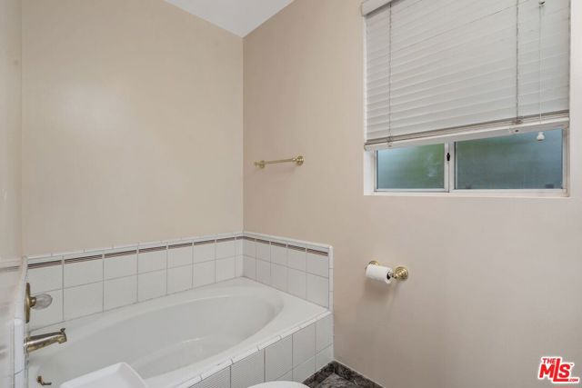 1375 Kelton Avenue, Los Angeles CA: https://media.crmls.org/mediaz/857c2044-fe3a-4b2c-b786-e756c207cefc.jpg