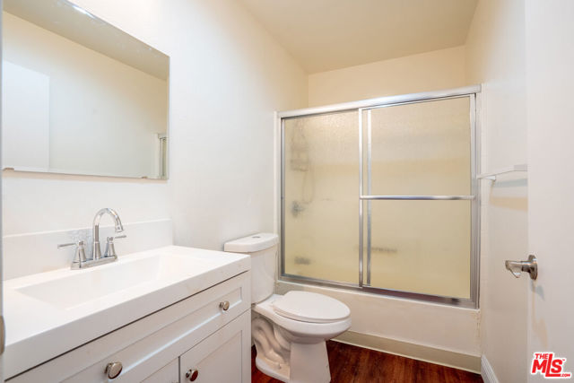820 S St Andrews Place, Los Angeles CA: https://media.crmls.org/mediaz/857cb089-fd30-415f-8f8c-1552c32efc18.jpg