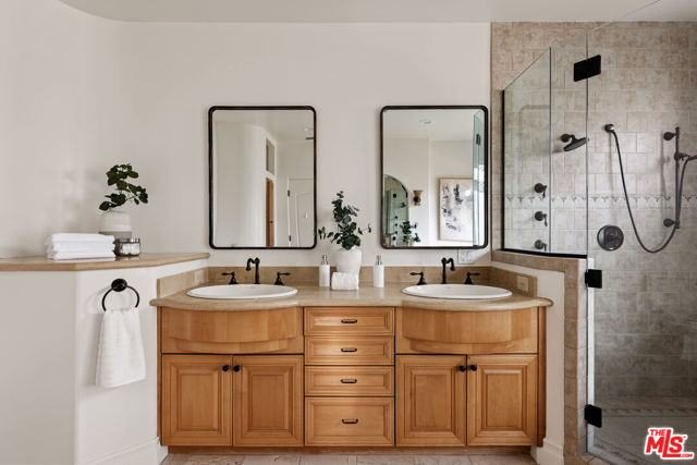 7320 Trask Avenue, Playa del Rey CA: https://media.crmls.org/mediaz/857cf18c-1bb2-4953-8469-c1ac6bdeffa4.jpg