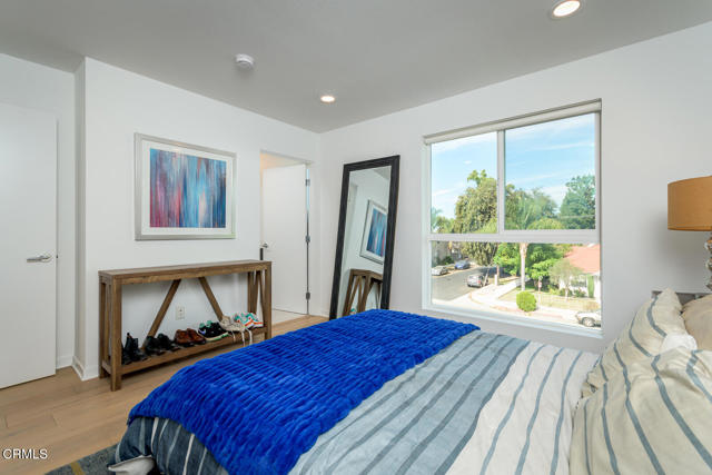 Detail Gallery Image 35 of 48 For 11594 Riverside Dr, North Hollywood,  CA 91602 - 3 Beds | 3/1 Baths