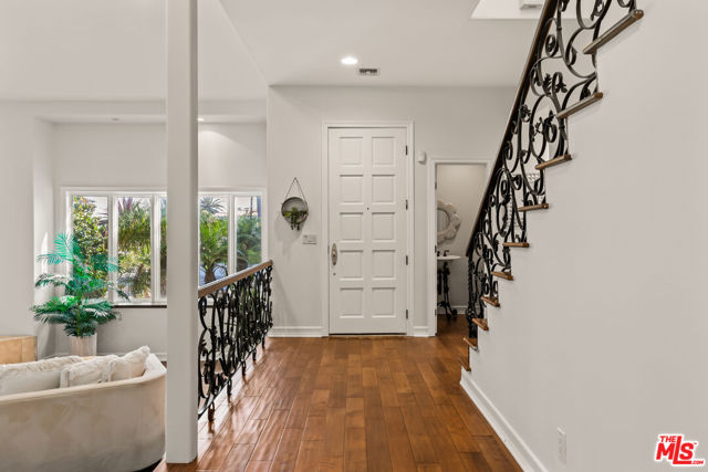 7354 Trask Avenue, Playa del Rey CA: https://media.crmls.org/mediaz/857dd504-522b-476e-a6b0-70cabbed62f7.jpg