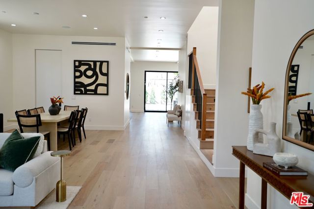1441 S Oakhurst Drive, Los Angeles CA: https://media.crmls.org/mediaz/857f06b2-53cc-475c-84ac-d62c06bbace3.jpg