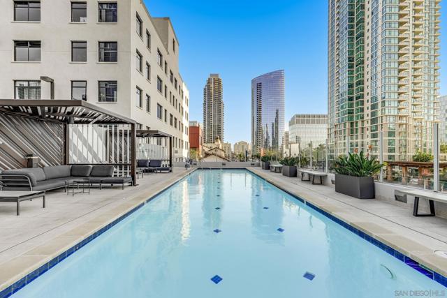 1262 Kettner Blvd, San Diego CA: https://media.crmls.org/mediaz/857f1517-4290-446d-8933-e507cf030c1c.jpg