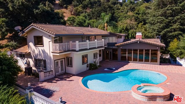 3200 Oakley Drive, Los Angeles CA: https://media.crmls.org/mediaz/857f24fd-6992-41a9-8557-3b6587cbf28a.jpg