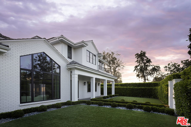 1628 Georgina Avenue, Santa Monica CA: https://media.crmls.org/mediaz/857f2796-42de-477d-b782-ee04a68499fd.jpg