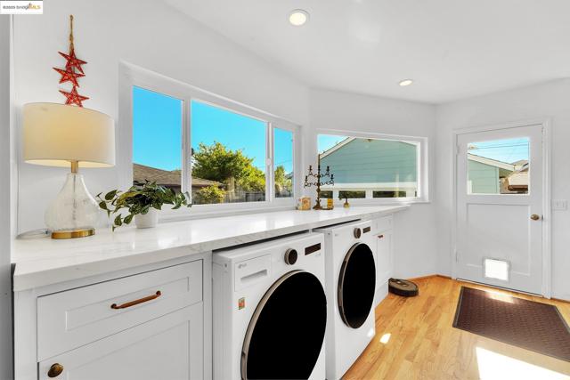 725 Trevethan Ave, Santa Cruz CA: https://media.crmls.org/mediaz/85801d31-a5d9-41b8-8116-a384646bbaad.jpg