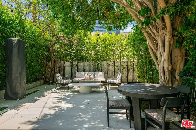 6410 W 6th Street, Los Angeles CA: https://media.crmls.org/mediaz/85808b16-add4-4bc9-b2b2-c1459c7da754.jpg