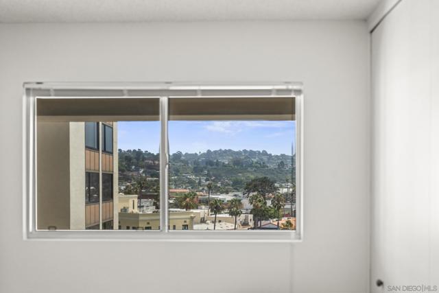 939 Coast Blvd, La Jolla CA: https://media.crmls.org/mediaz/8580967d-72bf-426f-accd-8002333ee62b.jpg