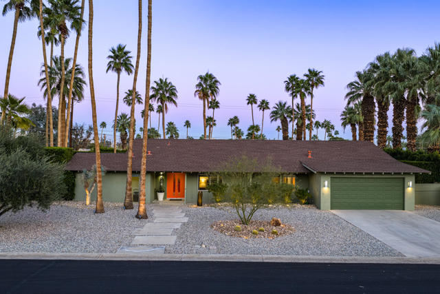 444 N Burton Way, Palm Springs CA: https://media.crmls.org/mediaz/85809fc1-7d5f-477c-a28e-b7ea513ead6d.jpg