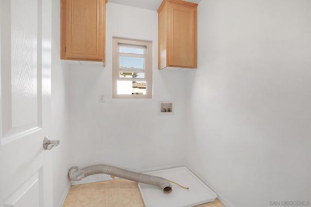 2361 porch swing st, Chula Vista CA: https://media.crmls.org/mediaz/8580c2cf-e9df-4a32-a7cf-b72e1d4df1be.jpg