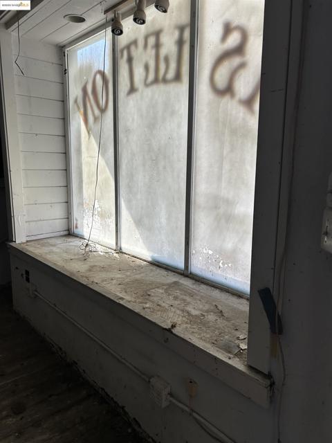 39 Main St, Isleton CA: https://media.crmls.org/mediaz/85810714-0cb0-4e1b-8ecd-ee9b89acee54.jpg