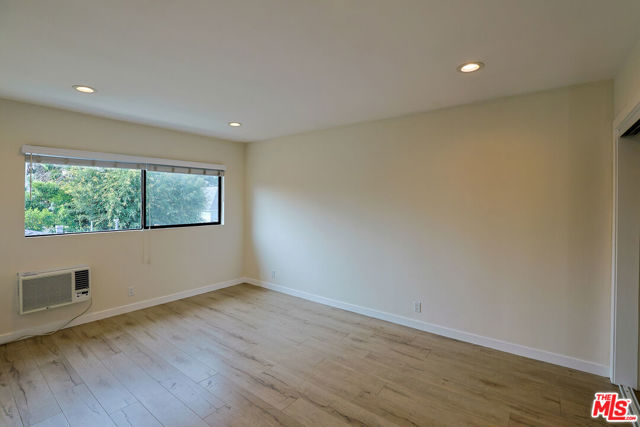 1277 W 23rd Street, Los Angeles CA: https://media.crmls.org/mediaz/85811ab3-81e2-4d30-987f-4203a3ec5b46.jpg