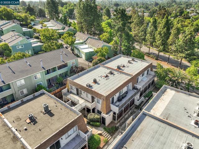 3641 Clayton Rd, Concord CA: https://media.crmls.org/mediaz/85812f04-94ac-477f-942c-d2395809c621.jpg