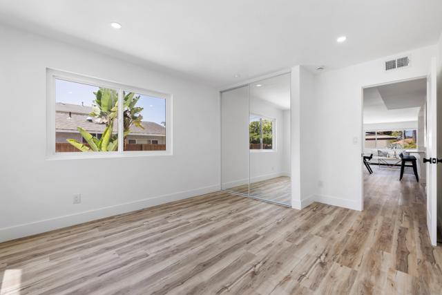 2537 Davis Ave, Carlsbad CA: https://media.crmls.org/mediaz/8581552e-0399-4b61-8ea7-e3e4d9cd34e8.jpg