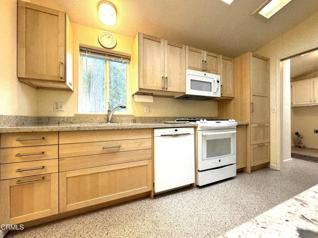 Detail Gallery Image 6 of 25 For 43300 Little River Airport Rd #35,  Little River_1,  CA 95456 - 2 Beds | 2 Baths