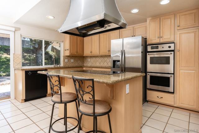 17893 Corte Emparrado, San Diego CA: https://media.crmls.org/mediaz/8581f0c3-14c1-4fba-9719-d8c027d4afc8.jpg