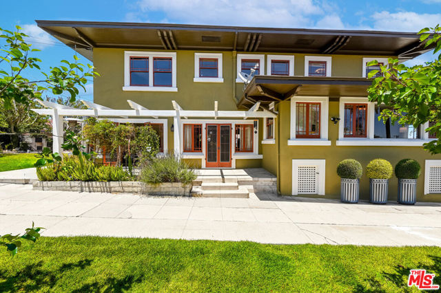 5301 Brynhurst Avenue, Los Angeles CA: https://media.crmls.org/mediaz/85823da7-f1a2-4004-912d-cdc56836f546.jpg