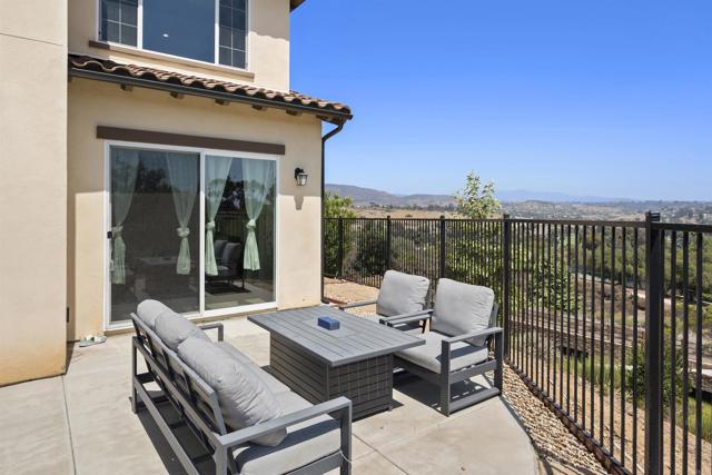 8304 The Grant Place, Bonita CA: https://media.crmls.org/mediaz/8582880c-783d-4f59-9485-6a70e8d232dd.jpg