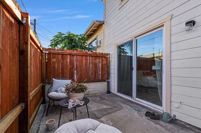 4927 Ellenwood Drive, Los Angeles CA: https://media.crmls.org/mediaz/8582b389-44f8-4848-bd23-8ba45a85a670.jpg