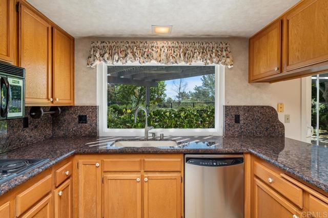 Detail Gallery Image 14 of 37 For 3711 Overpark Rd, San Diego,  CA 92130 - 4 Beds | 2/1 Baths