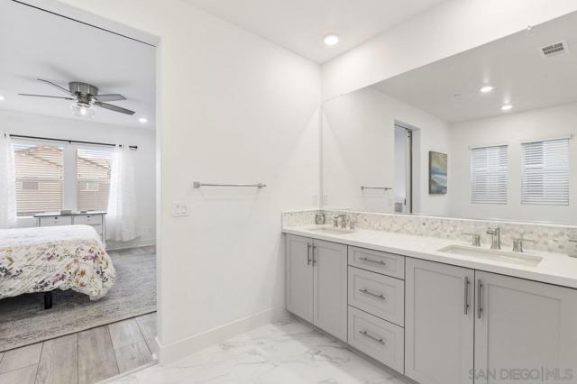 15447 Van Lodensteyn Way, San Diego CA: https://media.crmls.org/mediaz/8583bfb1-b283-4773-8396-e01c22c70869.jpg