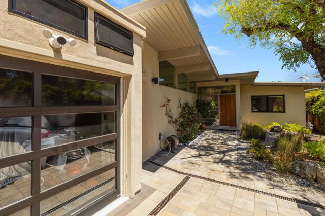 777 Bayview Way, Redwood City CA: https://media.crmls.org/mediaz/8583c5ce-b75a-4924-bb9e-ef3680a0272d.jpg