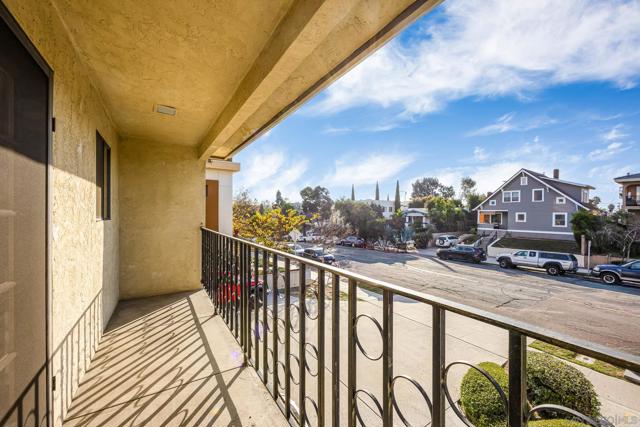 2852 C St, San Diego CA: https://media.crmls.org/mediaz/8583eecb-a5e9-4b23-bab6-e5224ec0f453.jpg
