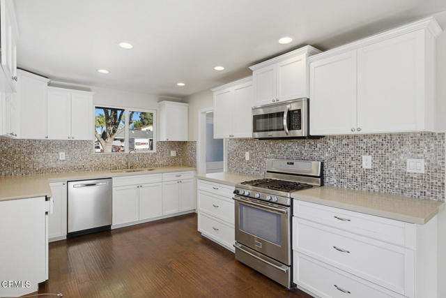 Detail Gallery Image 13 of 39 For 593 Talbert Ave, Simi Valley,  CA 93065 - 4 Beds | 2/1 Baths
