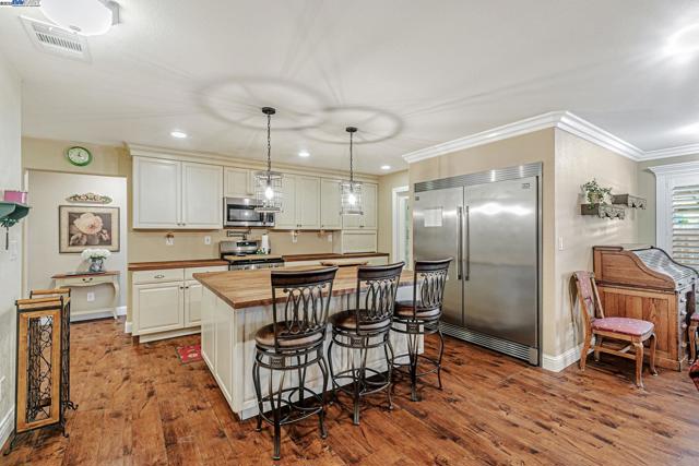337 I St, Fremont CA: https://media.crmls.org/mediaz/85847c65-7a8b-48d8-b71f-e0501874b837.jpg