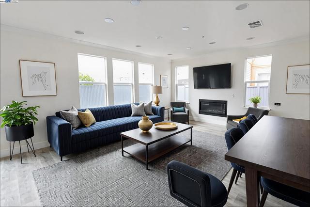 1955 Bankston Dr, Tracy CA: https://media.crmls.org/mediaz/85849124-a696-4c62-b3d1-f2df070b7a0b.jpg