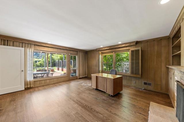 680 Fairway Circle, Hillsborough CA: https://media.crmls.org/mediaz/8584e157-d419-443e-8284-81ff9451e234.jpg
