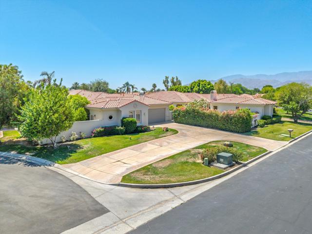 55340 Southern, La Quinta CA: https://media.crmls.org/mediaz/85850d5a-5ffd-4a7a-8bfe-02a26ce26850.jpg