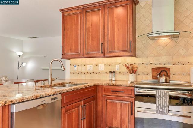 1728 Peachwillow St, Pittsburg CA: https://media.crmls.org/mediaz/858516ac-afb0-4fa0-bf87-7a8aac23a1b8.jpg