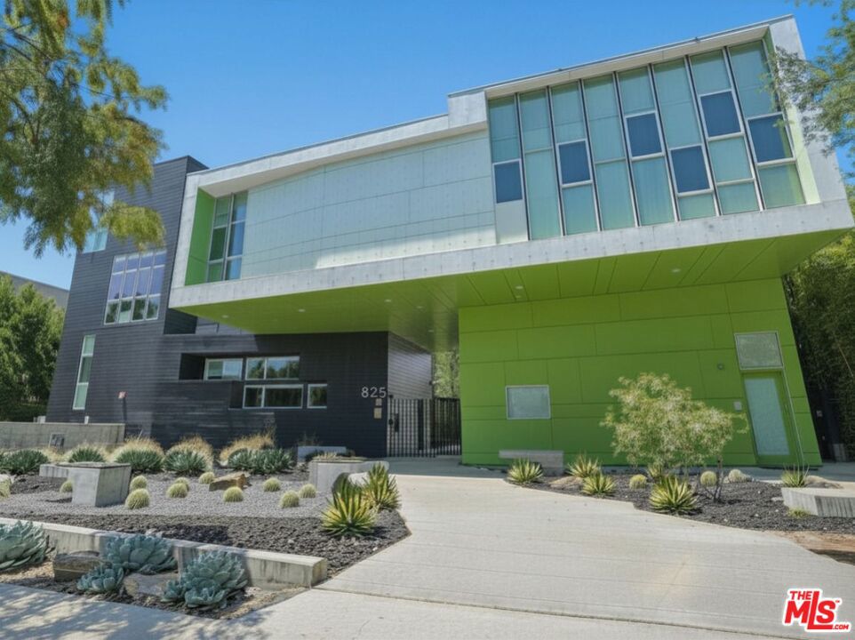 825 N Kings Road #1