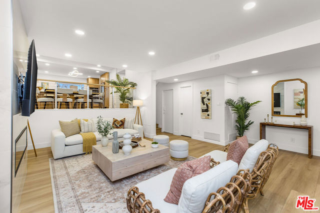 4804 La Villa Marina, Marina del Rey CA: https://media.crmls.org/mediaz/8585b0cf-d308-4c6c-8a53-df8ac09d0f36.jpg