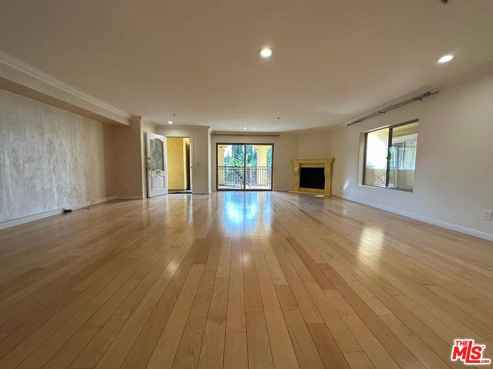 2435 Florencita Avenue #203