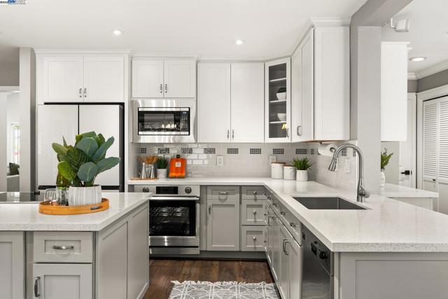 3746 La Costa Ave, Castro Valley CA: https://media.crmls.org/mediaz/8586a237-7a10-4829-b57f-808b5d96bdd3.jpg