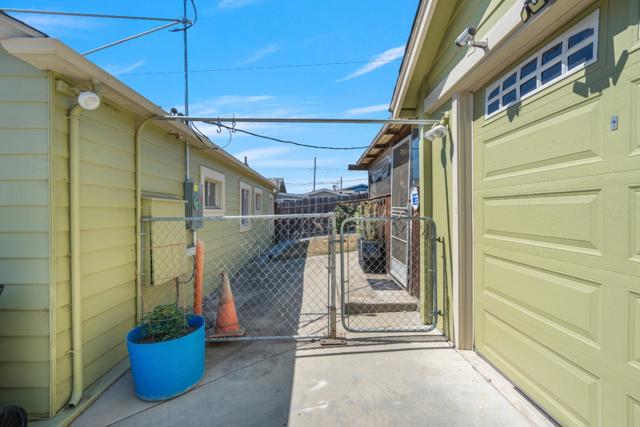 928 Lincoln Street, Watsonville CA: https://media.crmls.org/mediaz/8586b785-5b7e-4146-8e09-4dec9bb9aad6.jpg