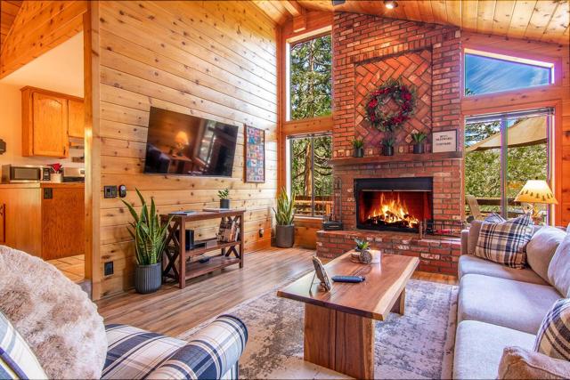 24561 Lakeview Drive, Idyllwild CA: https://media.crmls.org/mediaz/85875e65-0775-433d-9c87-7a446f2ed80b.jpg