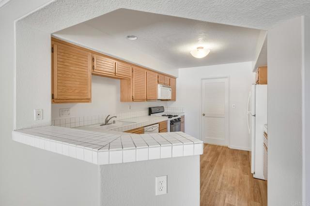 Detail Gallery Image 12 of 37 For 421 S Rosemary Ln, Anaheim Hills,  CA 92808 - 2 Beds | 2/1 Baths