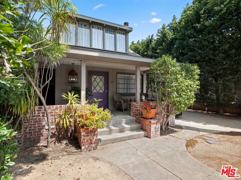 1/2 Raymond Avenue