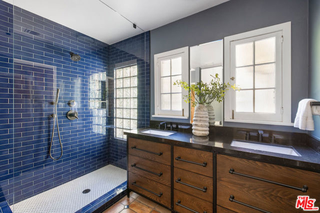 540 Mount Washington Drive, Los Angeles CA: https://media.crmls.org/mediaz/8588d5f6-f26f-42b8-b652-18e35af64396.jpg